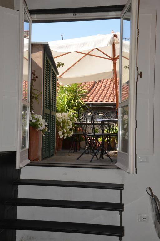La Terrazza Di Vico Olivi B&B Ventimiglia Bagian luar foto