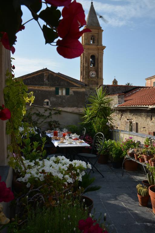 La Terrazza Di Vico Olivi B&B Ventimiglia Bagian luar foto